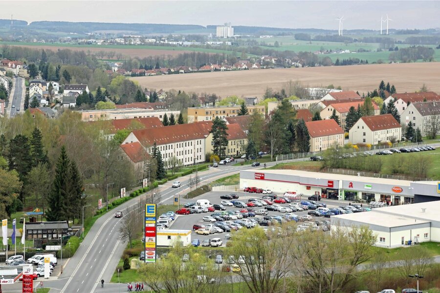 Fraureuth: 27-Jähriger pöbelt im Einkaufszentrum herum - Im Fraureuther Einkaufszentrum musste die Polizei am Donnerstagabend einen Mann festnehmen.