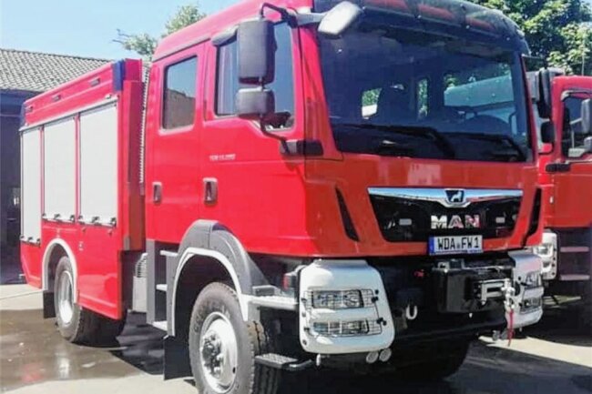 Fraureuther Feuerwehr hat ein neues Auto - Das neue Tanklöschfahrzeug MAN TLF3000 mit Staffelkabine der Ortsfeuerwehr Fraureuth. 