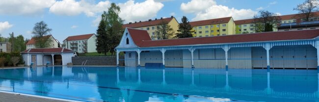 Das Eppendorfer Freibad präsentiert sich vor dem für Ende Mai geplanten Saisonstart einmal mehr als Schmuckkästchen. Das 50-Meter-Becken ist gefüllt. 