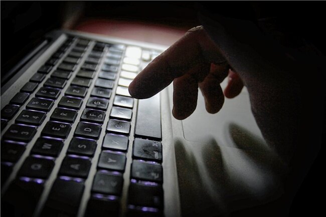 Freiberg: 41-Jähriger gesteht Verbreitung von Kinderpornografie - Ein 41-Jähriger stand in Freiberg vor Gericht, weil er im Internet Kinderpornografie verbreitet hatte (Symbolbild). 