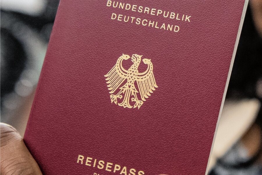Freiberg: 99 Personen dieses Jahr in Mittelsachsen eingebürgert - Ein deutscher Pass wird bei Ausländern in Mittelsachsen immer gefragter. 