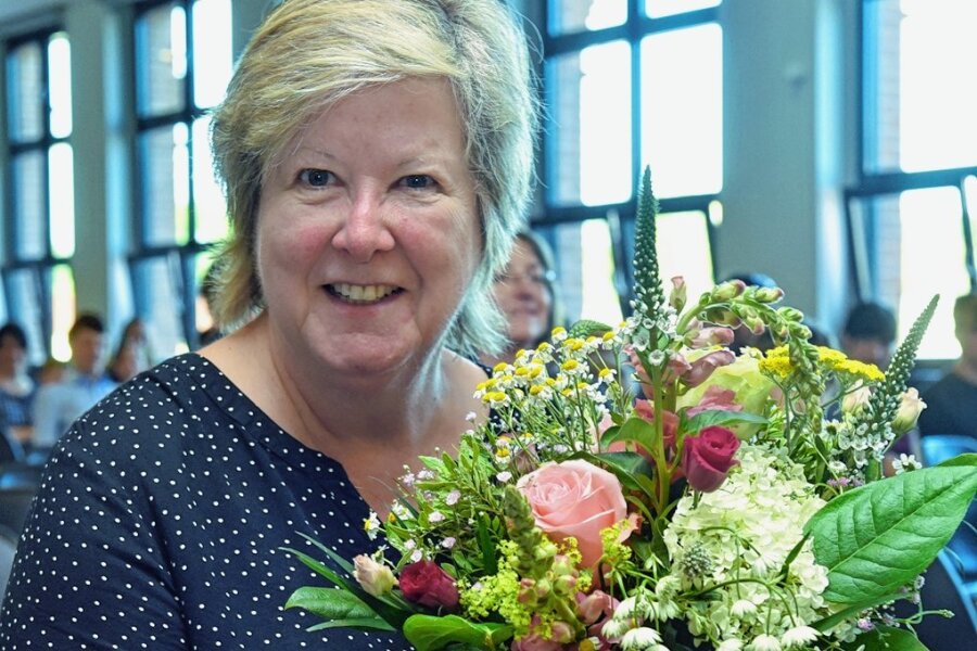 Freiberg: Die gute Seele der Musikschule geht in den Ruhestand - Margot Berthold hat die Musikschule der Mittelsächsischen Kulturgesellschaft 13 Jahre lang geleitet. Zum Abschied erhielt sie Blumen und Geschenke, und es floss manche Träne. 