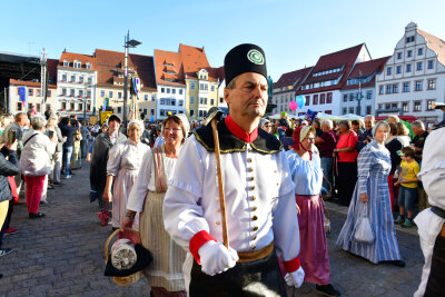 Freiberg ehrt Humboldt mit einer Bergparade - Die Parade führte unter anderem über den Obermarkt