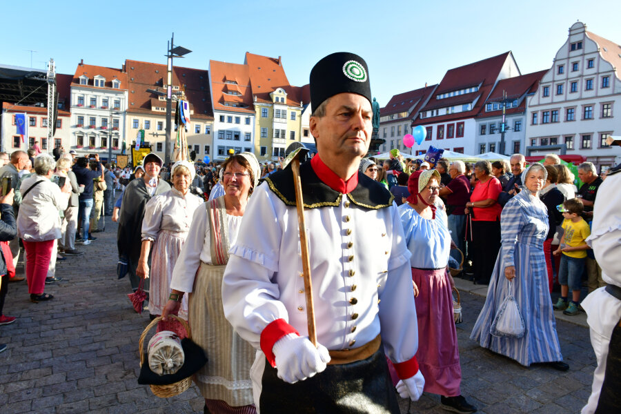 Freiberg ehrt Humboldt mit einer Bergparade - Die Parade führte unter anderem über den Obermarkt