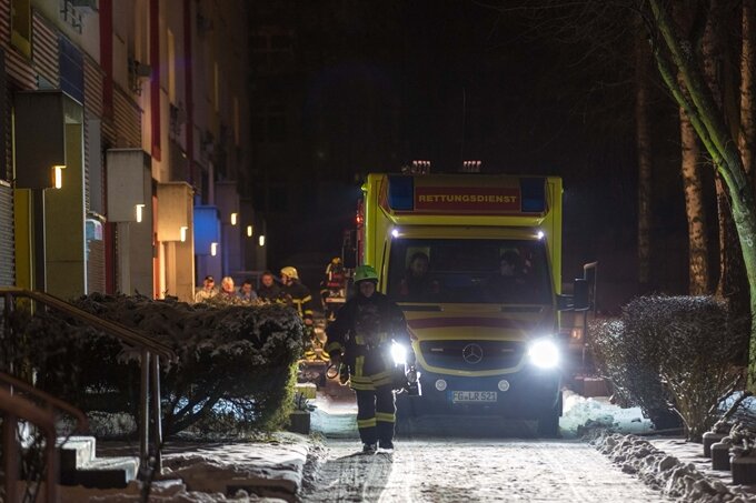 Freiberg: Essen angebrannt - Feuerwehr rückt aus - 