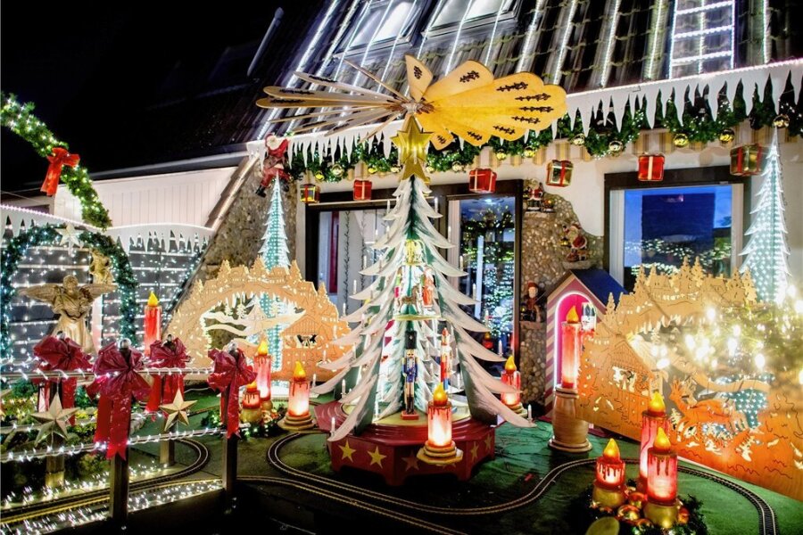 Freiberg freut sich schon auf die Adventszeit - Zahlreiche Lichter erstrahlen am weihnachtlich geschmückten Haus der Familie Borchart. 