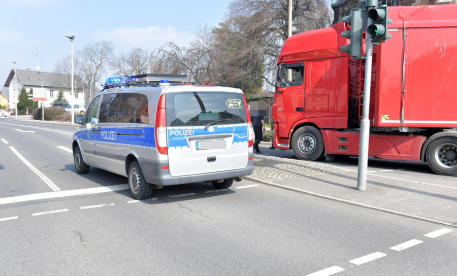 Freiberg: Fußgänger bei Unfall schwer verletzt - 
