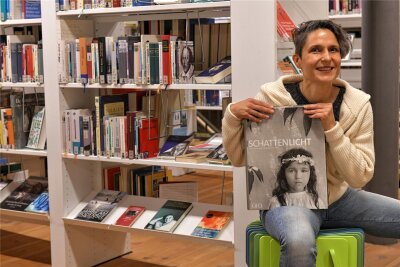 Freiberg: Gebühren für Stadtbibliothek für weiteres Jahr eingefroren - Cornelia Hünert leitet seit Oktober 2023 die Stadt- und Kreisbibliothek im Freiberger Kornhaus.