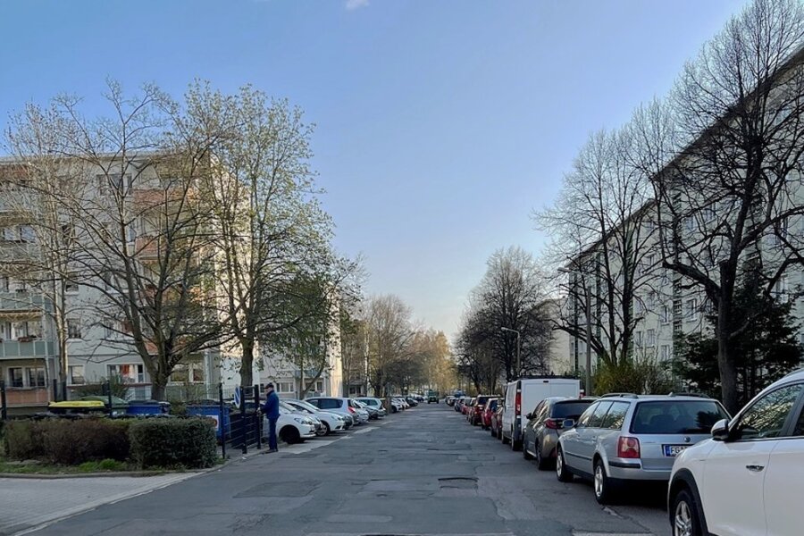 Freiberg: Gewerbesteuer-Plus soll in den Straßenbau fließen - Die Maxim-Gorki-Straße auf dem Wasserberg soll zwischen Penny-Parkplatz und Karl-Kegel-Straße saniert werden. 