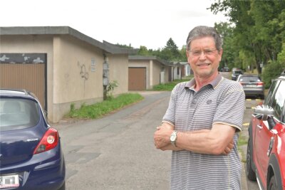 Freiberg: Mehr als 3200 Garagenbesitzer hängen in der Luft - Eberhard Christoph ist seit 1975 Besitzer einer Garage am sogenannten Südkreuz auf dem Wasserberg in Freiberg.
