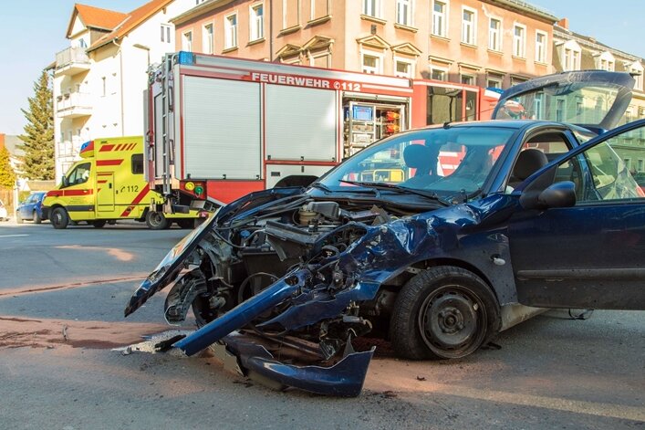 Freiberg: Mehrere Verletzte bei Kollision zweier Pkw - 