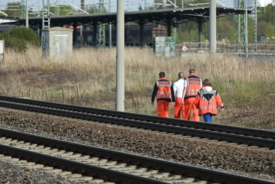 Freiberg: Person von Zug erfasst - Bahnstrecke nach Vollsperrung wieder offen - 