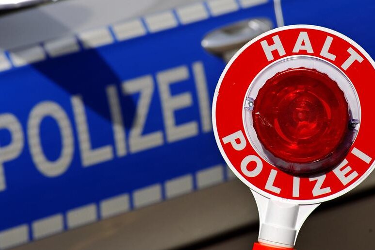 Freiberg: Polizei fasst mutmaßlichen Autodieb auf einem Acker - 
