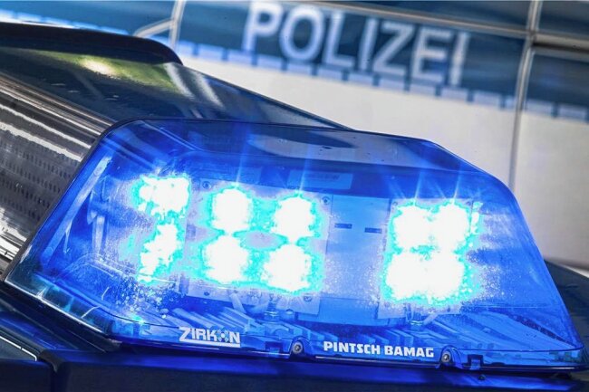 Freiberg: Polizei hat noch keine heiße Spur zu Auto-Vandalen - Die Polizei ermittelt zu Sachbeschädigungen an zwölf Pkw in Freiberg in der Nacht zum Mittwoch. 