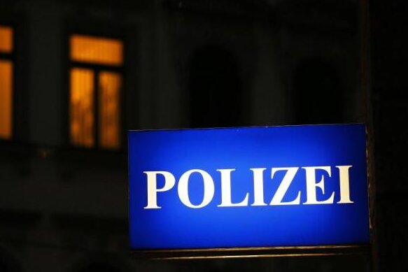 Freiberg: Polizisten lösen Ansammlung auf - 
