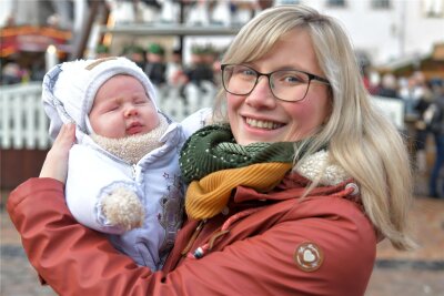 Freiberg: So heißen die im November geborenen Babys - Maika Männel aus Tuttendorf und ihre sieben Wochen alte Tochter Ruby Fiara.