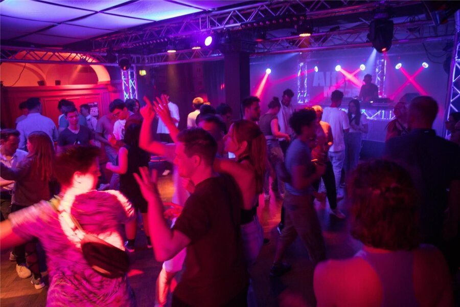 Freiberg: Studentenklub Alte Mensa lädt zum „schrägen Ball“ - Die Alte Mensa lädt am Sonnabend zur La Fête Folle, hier ein Foto von der Party im vergangenen Jahr.