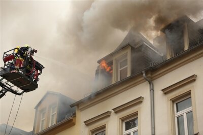 Freiberg: Vier Verletzte bei Wohnungsbrand in Olbernhauer Straße - 