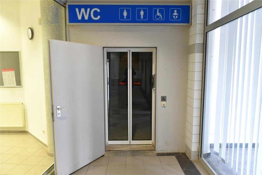 Freiberg: Wann die Toiletten im Bahnhof geöffnet haben - Das öffentliche WC im Bahnhof Freiberg ist behindertengerecht. Die Benutzung kostet 0,50 Euro.