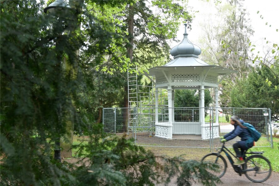 Freiberg: Zwei gute Nachrichten aus dem Albertpark - Der Pavillon im Freiberger Albertpark wird derzeit saniert.
