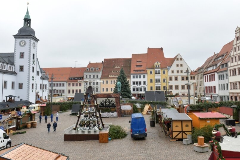 Freiberg zwischen Enttäuschung und Sorge - Am Freitagmittag lief noch der Aufbau für den Christmarkt in Freiberg. Abends stand fest, dass es keine Weihnachtsmärkte geben wird. 