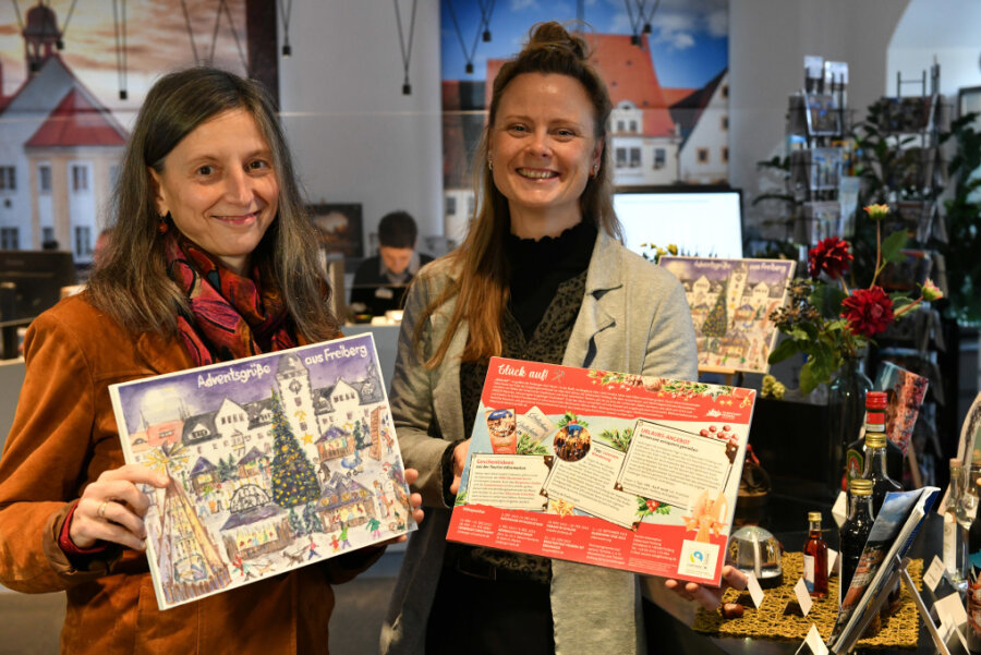 Freiberger Adventskalender ist ab jetzt erhältlich - Die Gestalterin des Aquarell-Motivs, Ingunn Abraham (links) und Babett Erler von der Touristinformation.