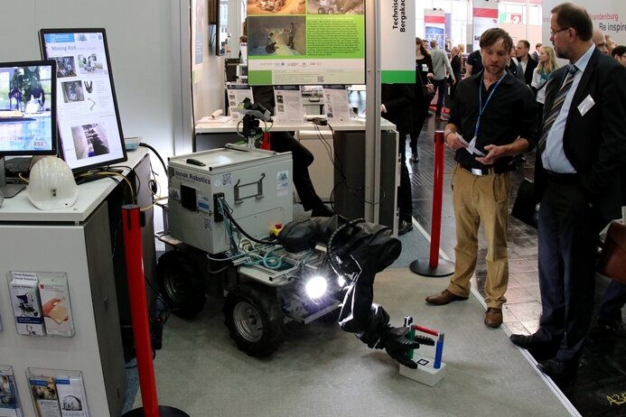 Freiberger Bergakademie präsentiert Roboter "Julius" auf Hannover Messe - 