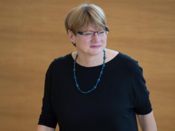 Freiberger Linken-Politikerin Pinka nach Morddrohung: Empathie nimmt ab -            Jana Pinka (Die Linke) im Landtag.