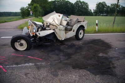 Freiberger Rettungskräfte bei mehreren Einsätzen gefordert - Der Fahrer des Jeep US-amerikanischer Bauart wurde bei dem Unfall verletzt und musste ins Krankenhaus gebracht werden.