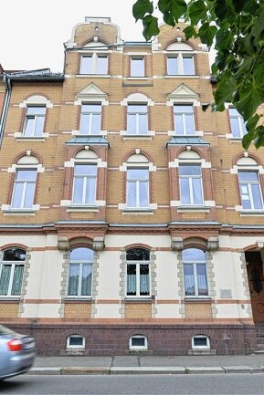 Freiberger soll Handwerker geprellt haben: Gericht erlässt internationalen Haftbefehl - Heizungs-/Sanitärarbeiten im Mehrfamilienhaus Beuststraße 21 soll der Angeklagte der Firma Arnhold nicht bezahlt haben. 