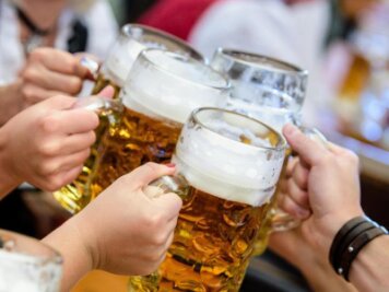            Ost- und Süddeutsche trinken einer Studie zufolge häufiger riskante Mengen Alkohol als die Menschen im Norden und Westen der Bundesrepublik.