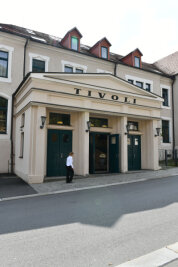 Der Haupteingang des Ball- und Konzerthauses "Tivoli" in Freiberg.
