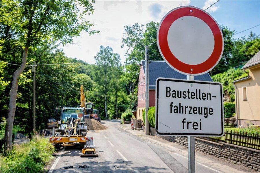 Freie Fahrt im Schweizerthal - Markierungsarbeiten auf B 107 - - Die Chemnitztalstraße bleibt bis Mitte August zwischen Einmündung Auerswalde und Garnsdorf gesperrt.