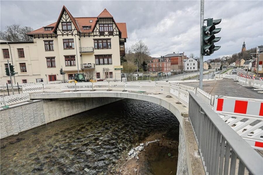 Freie Fahrt Richtung Klaffenbach: Brücke an der B 95 freigegeben - Die Sperrung ist passé. Brücke und Straße Richtung Klaffenbach sind seit dieser Woche wieder befahrbar. 