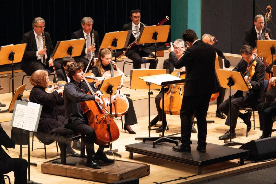 „Freie Presse“ verlost Freikarten für Markneukirchner Wettbewerbsauftakt - Vilém Vlček gewann 2023 den Internationalen Instrumentalwettbewerb im Fach Cello. Am 3. Mai ist er Solist.