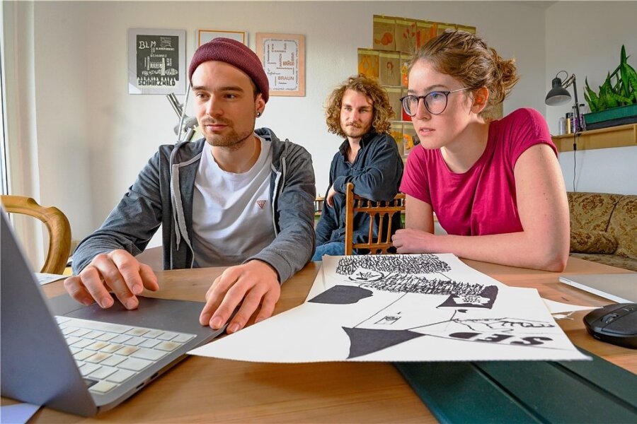 Leopold Rubahn, Noah Hailer, Lotte Pönnighaus (von links) leben in einer WG und studieren in Schneeberg Holzgestaltung. Sie beteiligen sich am Kunstprojekt zu 75 Jahren "Freie Presse".