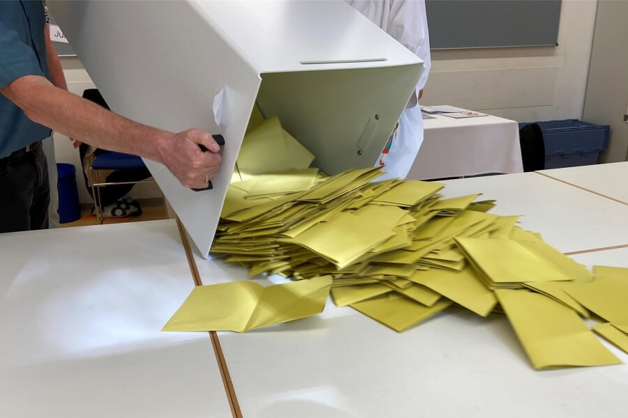 Freie Wähler und AfD dominieren bei Stadtratswahl in Limbach-Oberfrohna, CDU mit deutlichen Verlusten - Bis weit in die Nacht dauerte die Auszählung der Stimmen für die Stadtratswahl in Limbach-Oberfrohna. Die Freien Wähler holten die meisten Stimmen.
