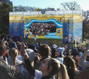 Freiluft-WM-Gucken in Buenos Aires - Fans auf der Plaza San Martin.