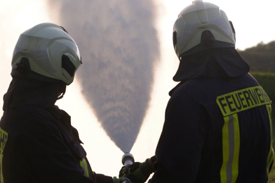 Feuerwehrleute sind engagierte Helfer in vielen Notsituationen. 
