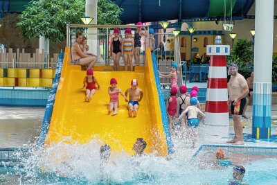 Freizeitbad Aqua Marien: Eintrittspreise könnten erneut steigen - Eine vierköpfige Familie muss inzwischen 46 Euro für einen Tagesaufenthalt im Aqua Marien bezahlen. Doch es drohen sogar noch höhere Preise. 