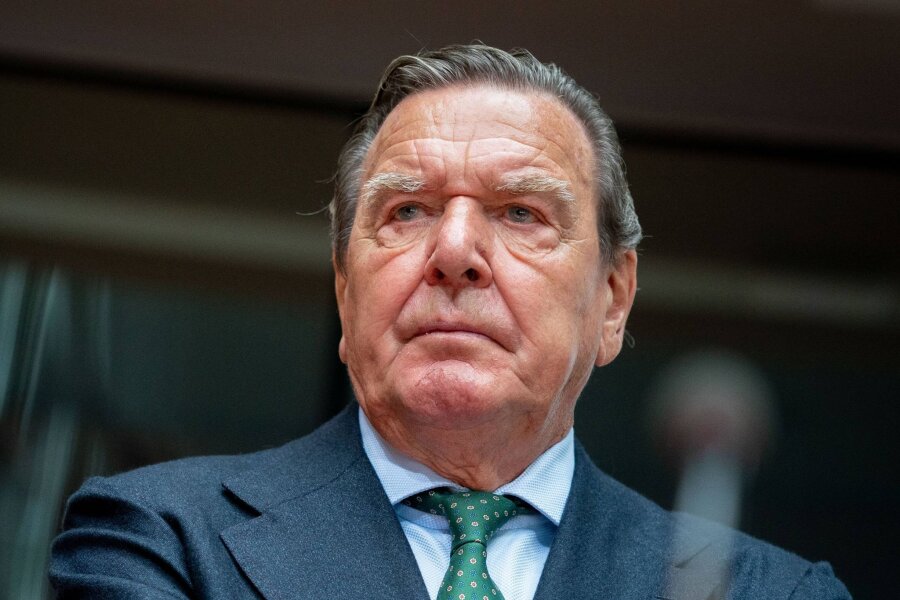 "Friedenskanzler": Schröder lobt Scholz für Nein zu Taurus - Altkanzler Gerhard Schröder ist seit seiner Kanzlerschaft mit dem russischen Präsidenten Wladimir Putin befreundet.