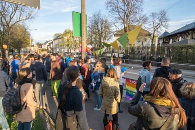 Friedlicher Protest in Freiberg gegen AfD-Frontfrau Beatrix von Storch - Der Besuch der AfD-Spitzenpolitikerin Beatrix von Storch am Freitag ist von Protesten gegen die asylkritische Politik ihrer Partei begleitet worden.