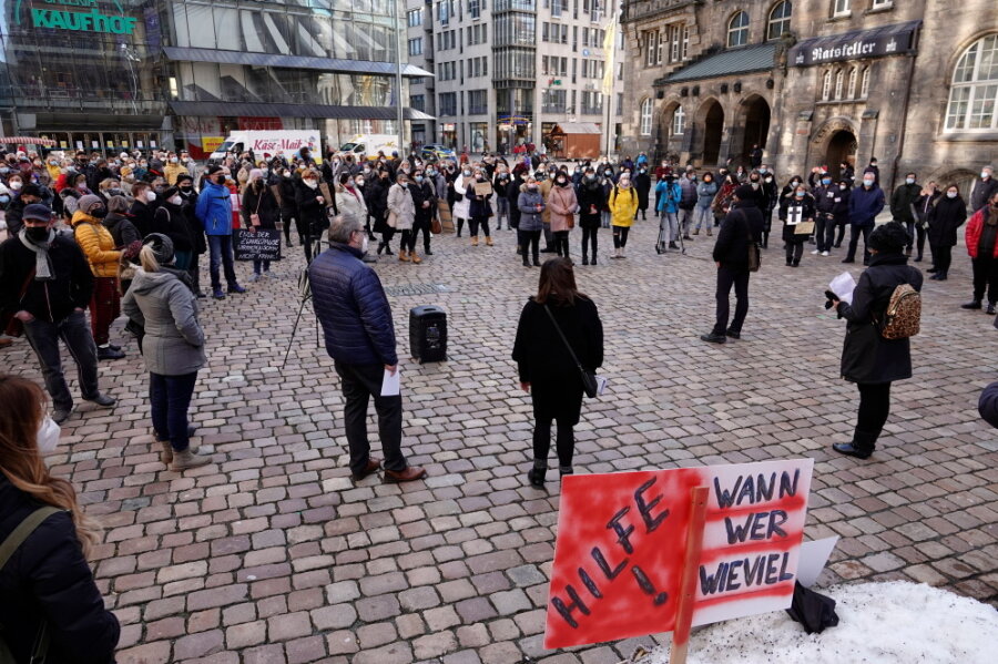 Friseure protestieren in Chemnitzer Innenstadt - 