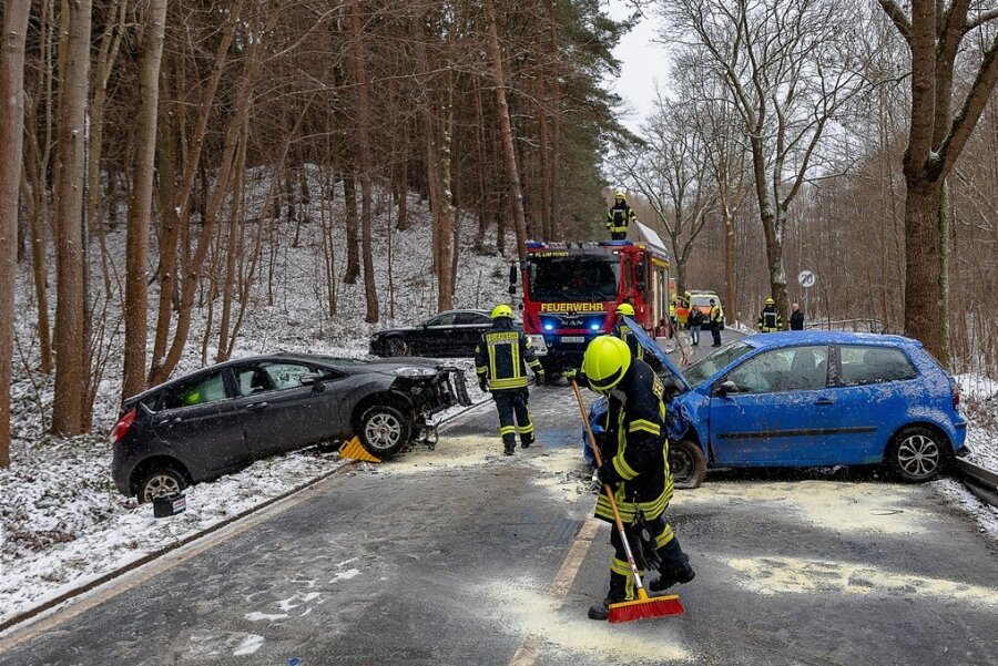 Frontaler Zusammenstoß in Limbach: Zwei Autofahrer verletzt - 