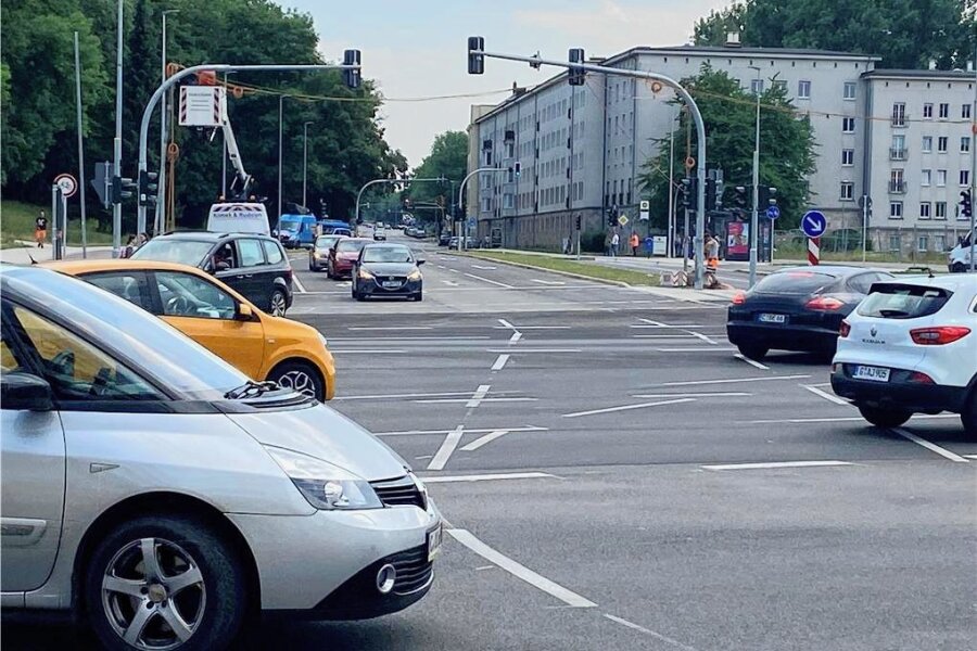 Früher als angekündigt: Verkehr in der Chemnitzer Innenstadt rollt wieder uneingeschränkt - Nach fast zwei Jahren rollt seit Dienstagnachmittag der Verkehr wieder auf der Zschopauer Straße bis ins Zentrum.