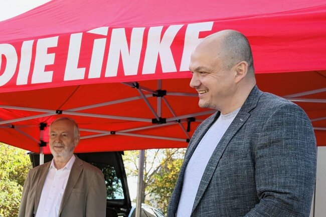 Früherer Zwickauer Linken-Politiker wechselt zur AfD - Jahrelang organisierte Sven Wöhl (rechts) Wahlkämpfe für die Linke. Jetzt hat er sich eine neue politische Heimat gesucht: die AfD. 