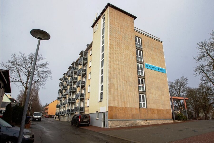 Vom Ferienheim zum Wohnpark: 47 altersgerechte Wohneinheiten sind in dem markanten Gebäude an der Riedelstraße in Jößnitz entstanden. 