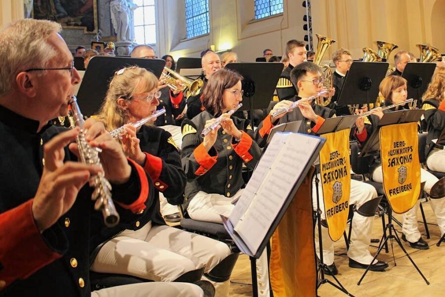 Frühlingskonzert in Freiberg: Das Bergmusikkorps Saxonia Freiberg wagt den Neustart - 