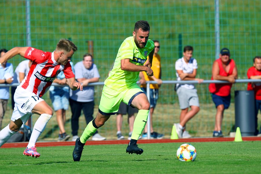 FSV Zwickau: 6:0-Sieg beim ersten Härtetest - Morris Schröter (Zwickau) im Angriff Fußball Testspiel FSV Zwickau.