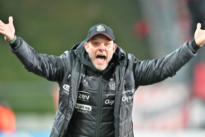 FSV Zwickau: Ein Pokalsieg bei Dynamo Dresden soll Schwung für den Abstiegskampf bringen - Zwickaus Trainer Ronny Thielemann an der Seitenlinie.